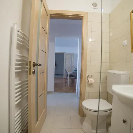 Alexandra City Apartment