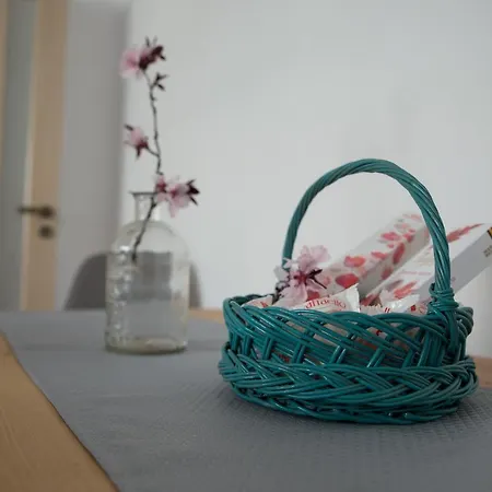 Alexandra City Apartment *